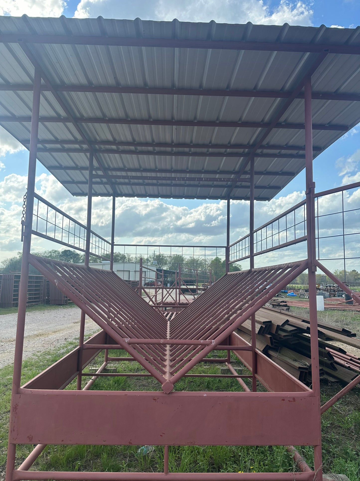 Covered Hay Feeder Steel