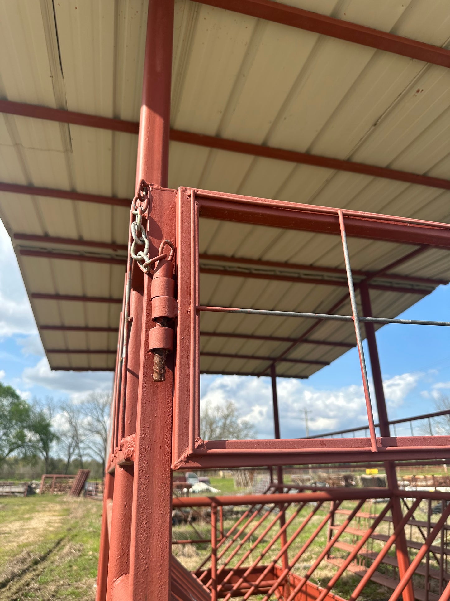 Covered Hay Feeder Steel